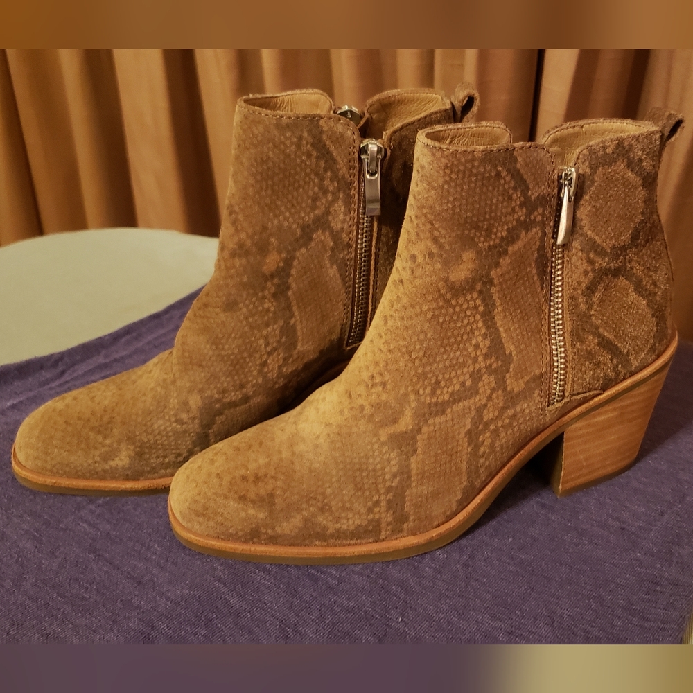 Sofft Suede Snake Print Booties 7.5 Women's